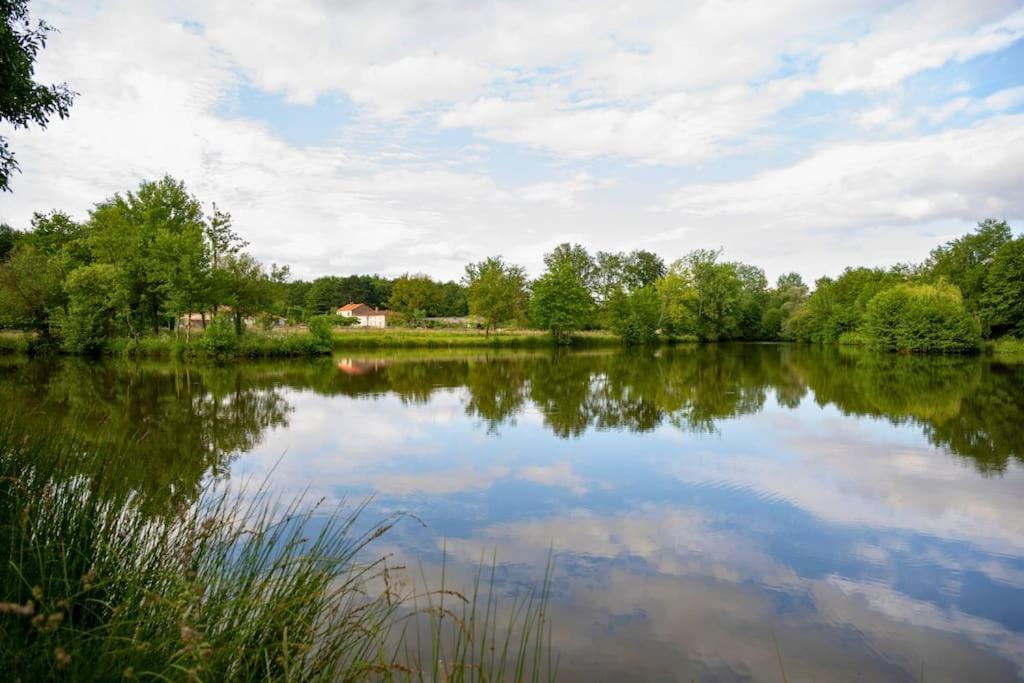 L'Evasion En Pierre Piscine Et Etang Prive Villa Sevremoine Eksteriør billede