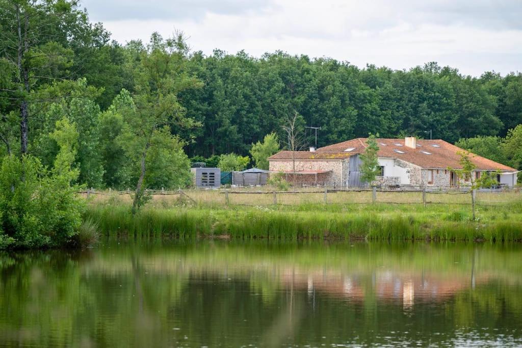 L'Evasion En Pierre Piscine Et Etang Prive Villa Sevremoine Eksteriør billede